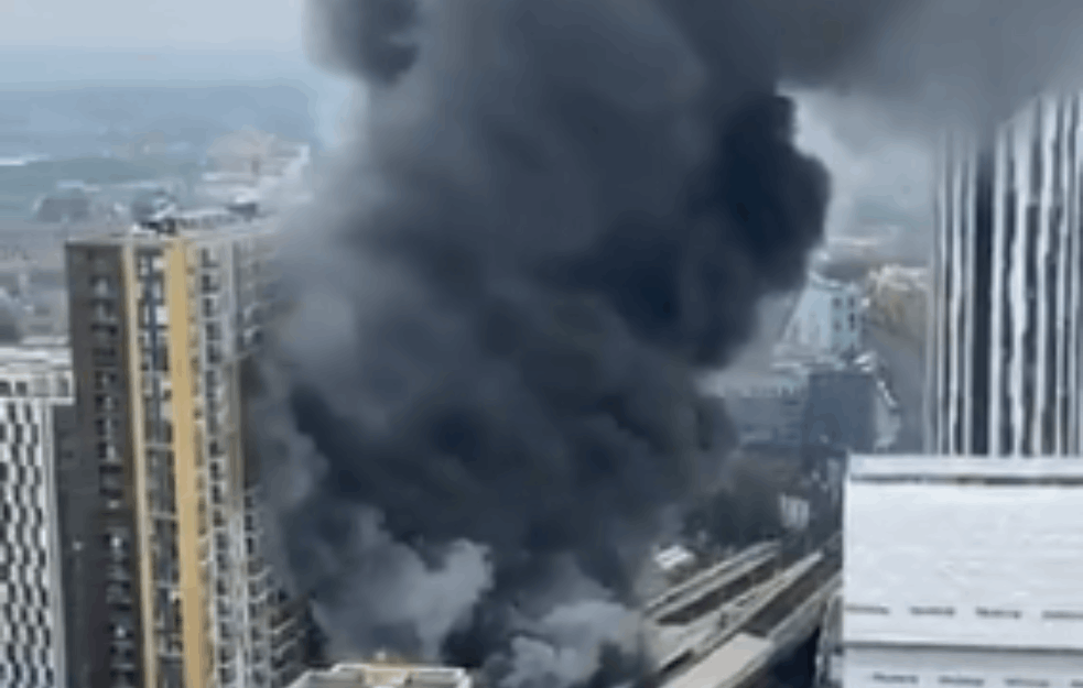 VELIKI POŽAR U LONDONU: Gust CRNI DIM se vije iznad BRITANSKE PRESTONICE! (VIDEO)  